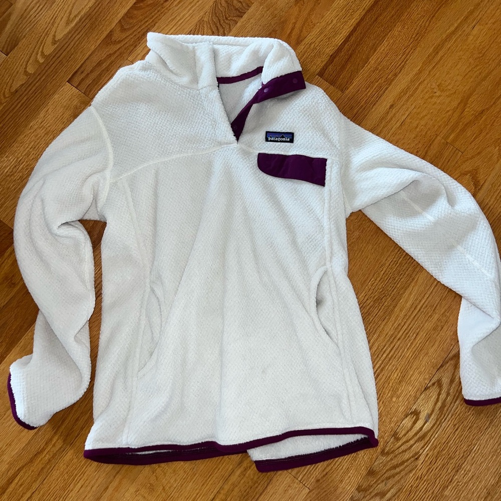 PATAGONIA SWEATSHIRT FLEECE WHITE WITH BLACKBERRY LINING